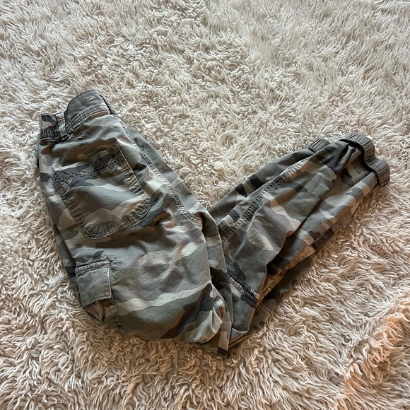 American Eagle Grey Camo Cargo Jean - Picture 8 of 13